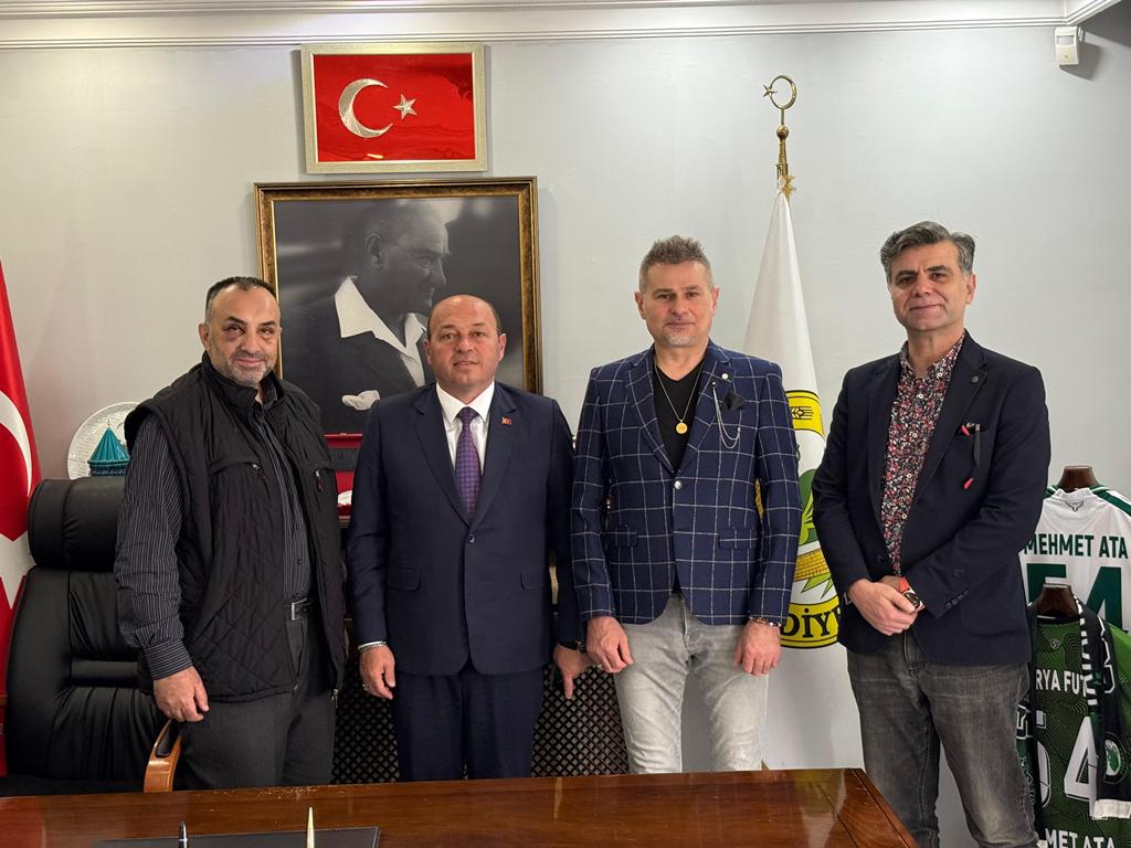 Başkan Ata'ya sanat dolu hediye