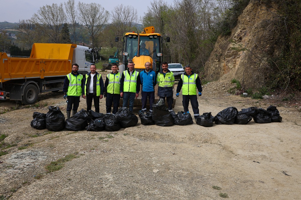 Tonlarca atık topladılar
