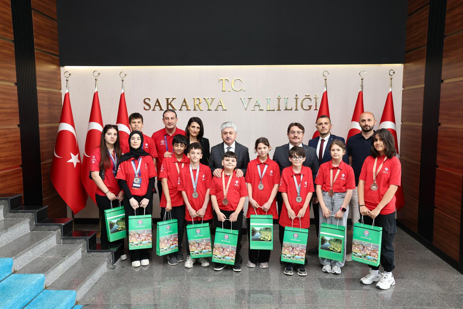 Validen başarıya özel tebrik