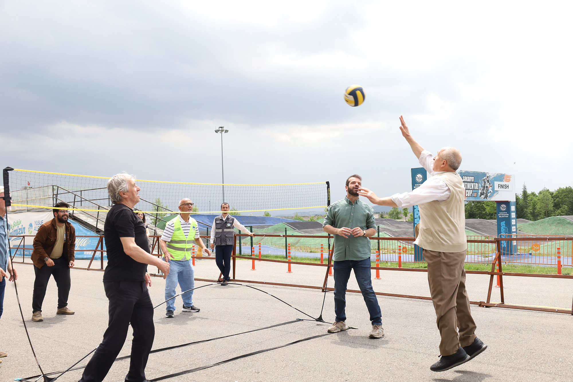 Kuşaklar bir arada spor yapıyor
