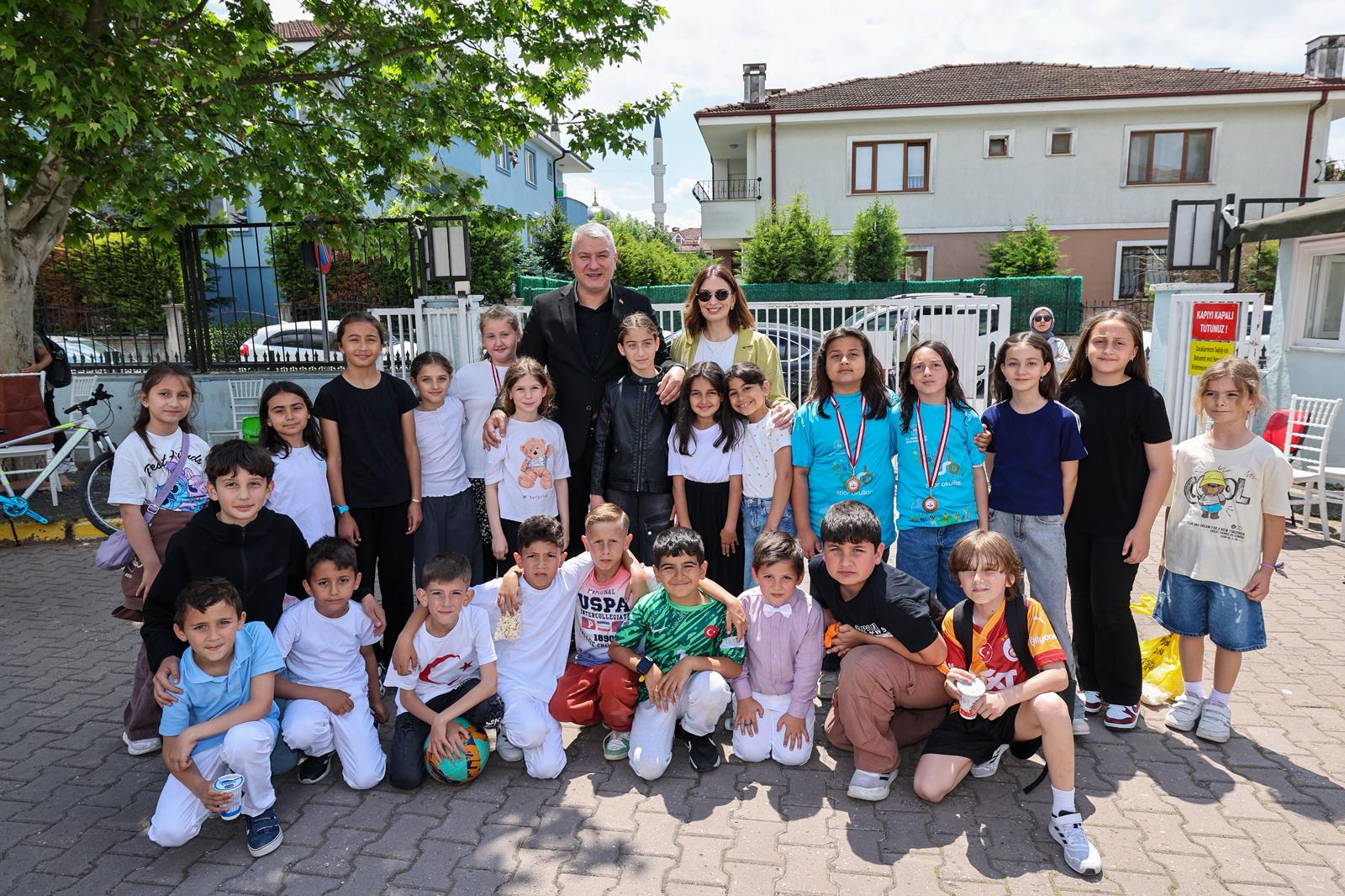 Sevgiyle Tüm Engelleri Aşacağız