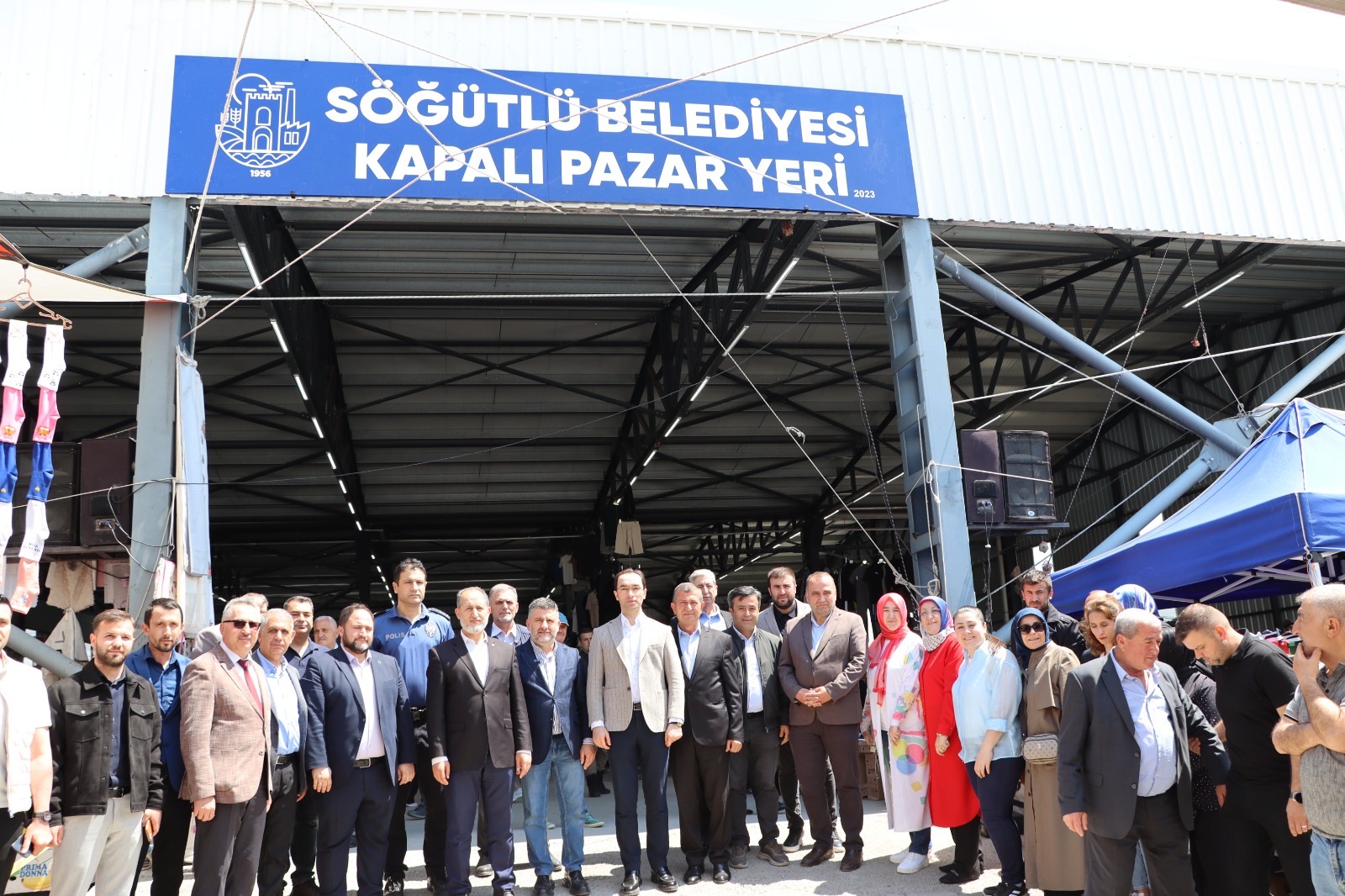 Söğütlü'de sosyete ve kumaş pazarı heyecanı