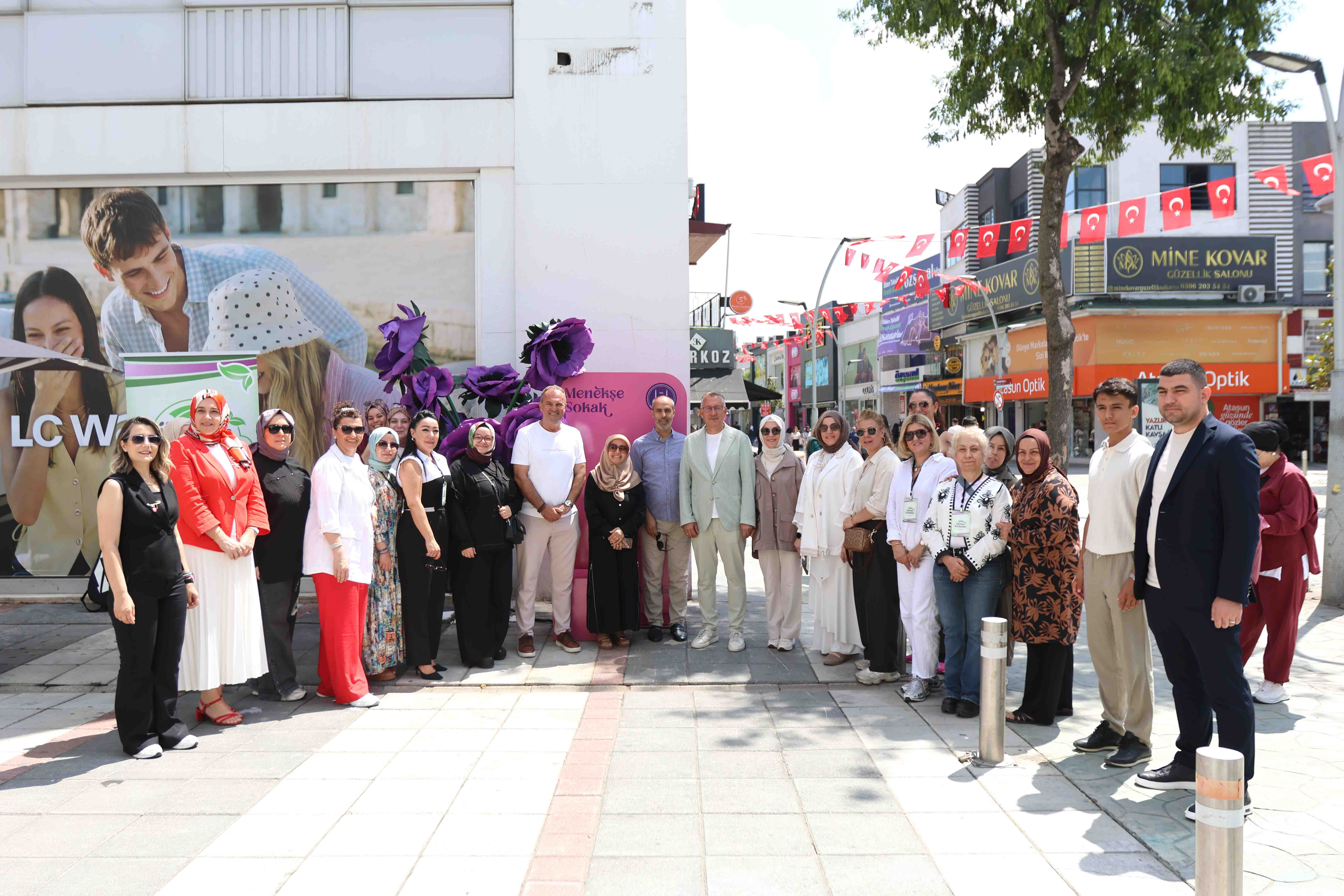 Menekşe Sanat Sokağı Faaliyete başladı