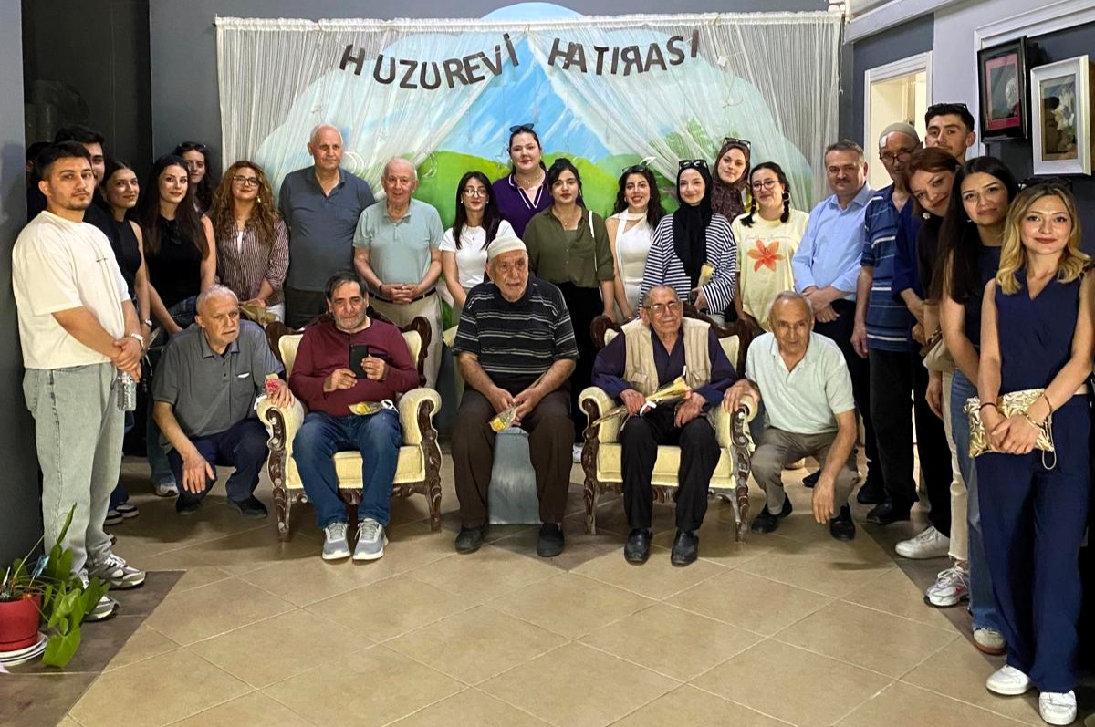 Öğrenciler huzurevi sakinleriyle buluştu