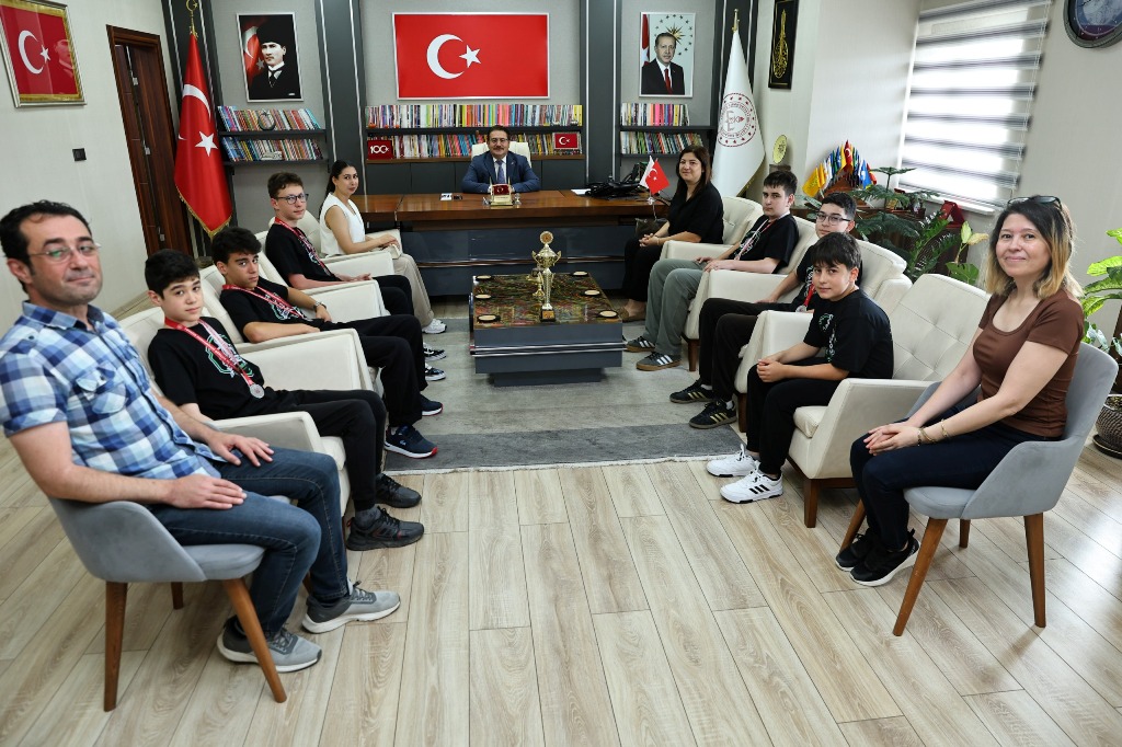 Satrancın ustalarına özel tebrik
