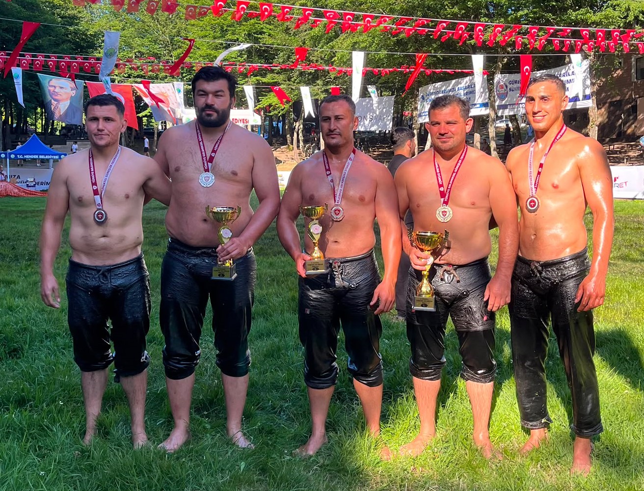 Güreşte ve bisiklette başarı geldi