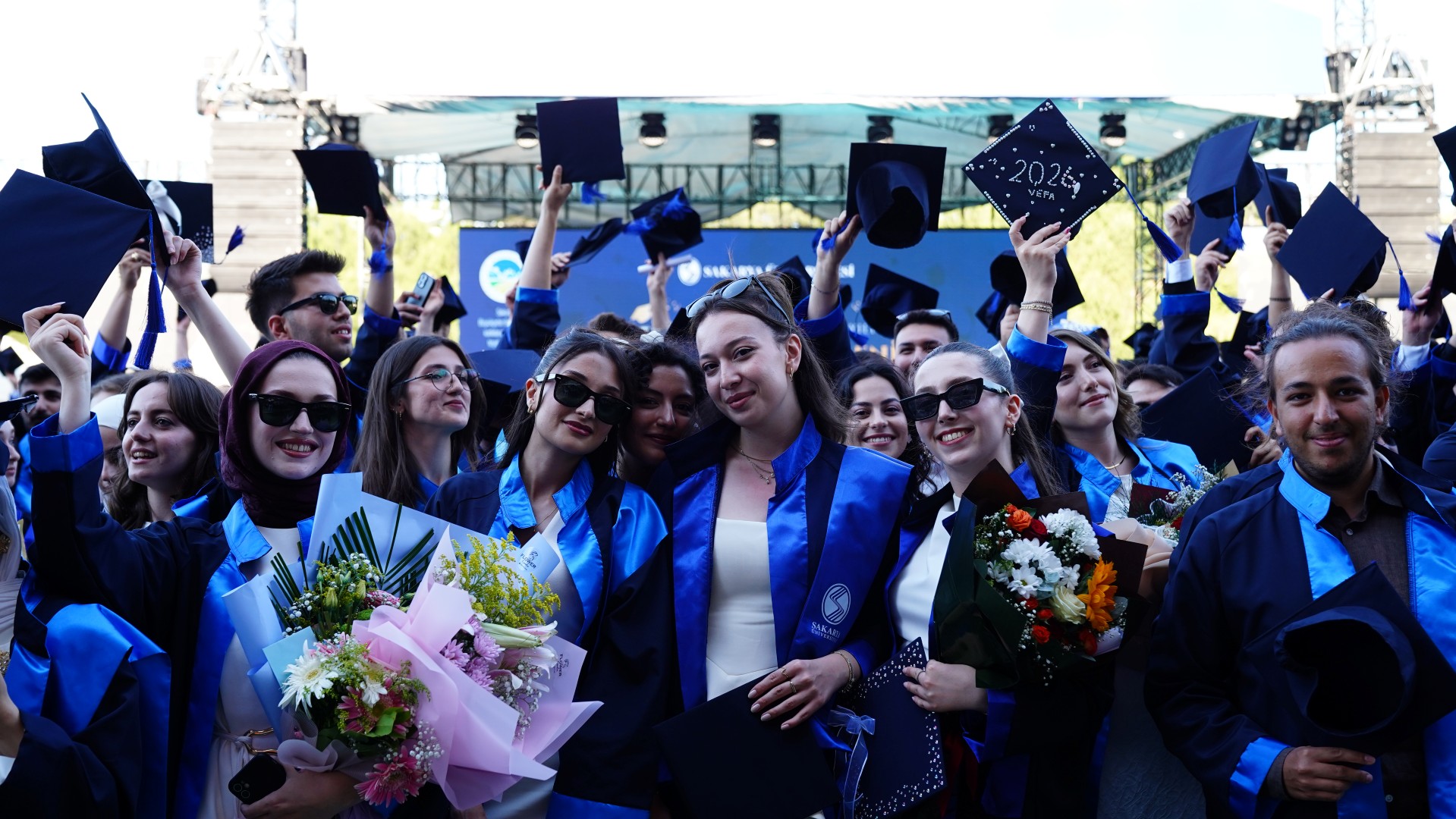 İlahiyat ve Mühendislik Fakültelerinde mezuniyet