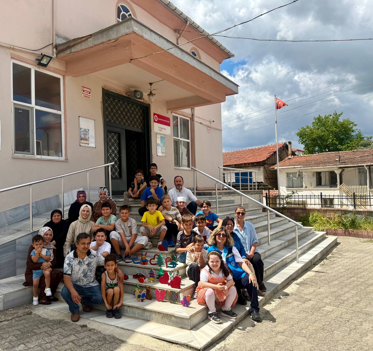 Mahalle mahalle umut taşıyor