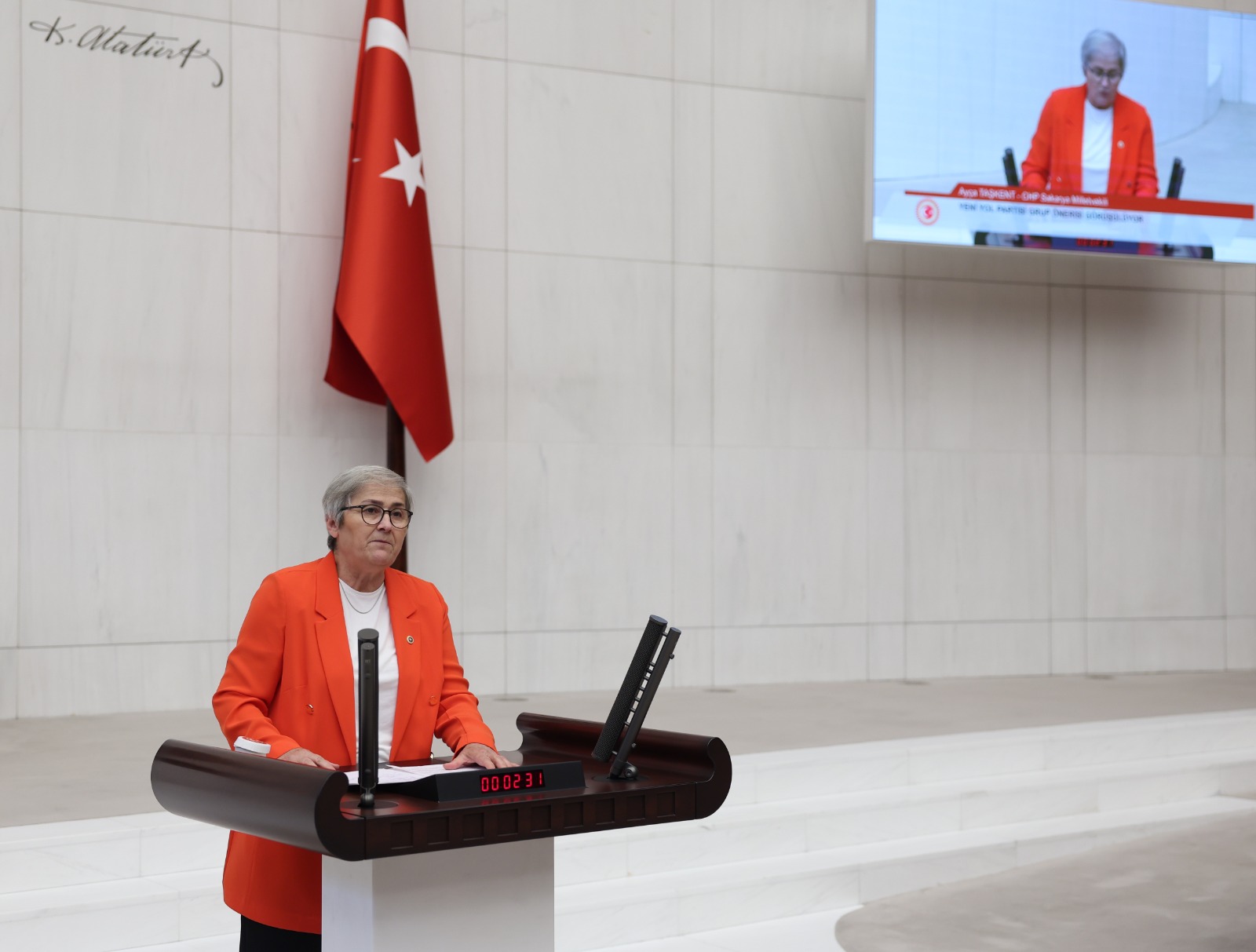 Ayça Taşkent'ten barınma önergesi