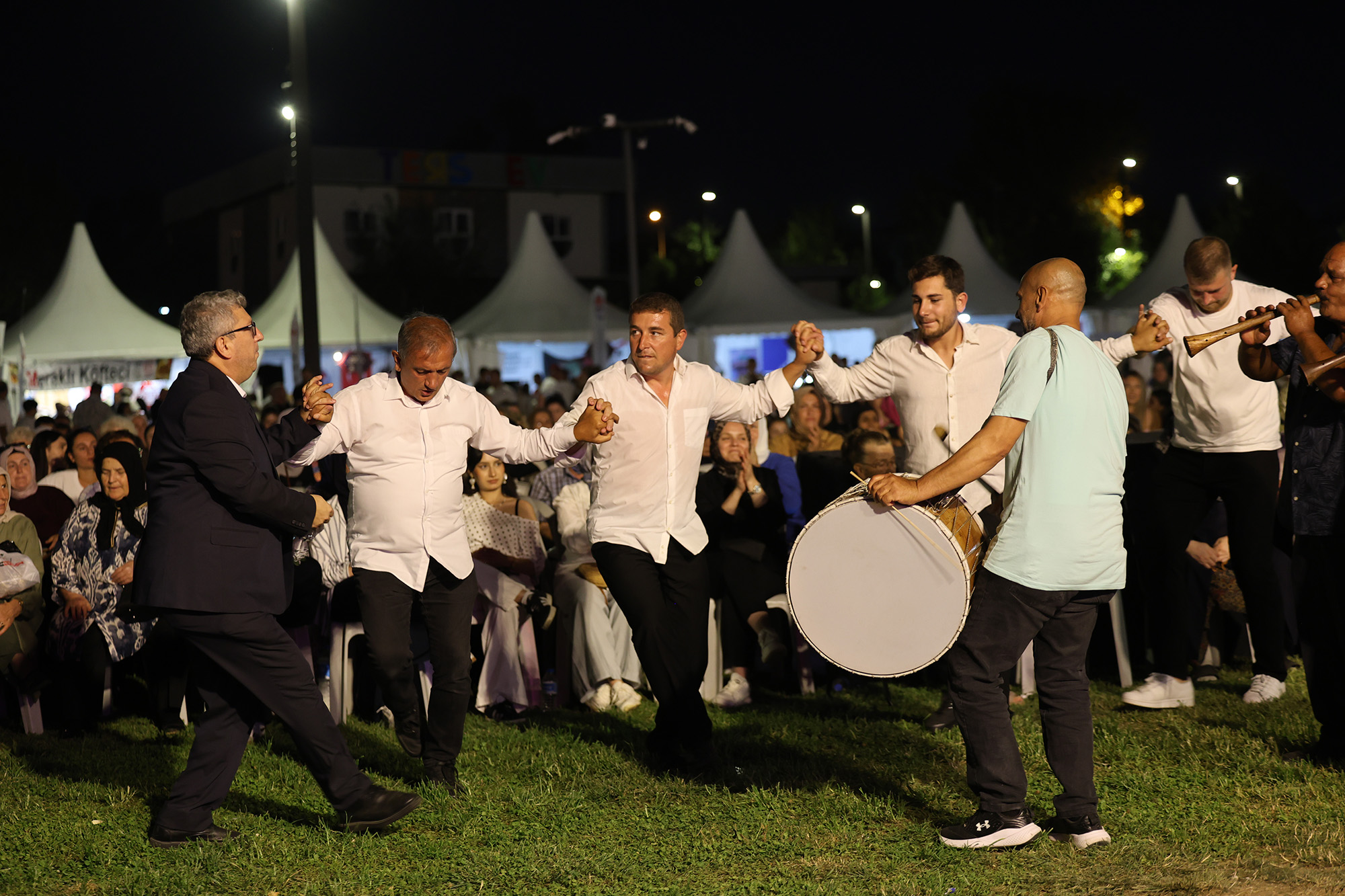 Sakarya’da şölene dönüşen Rumeli-Balkan rüzgârı