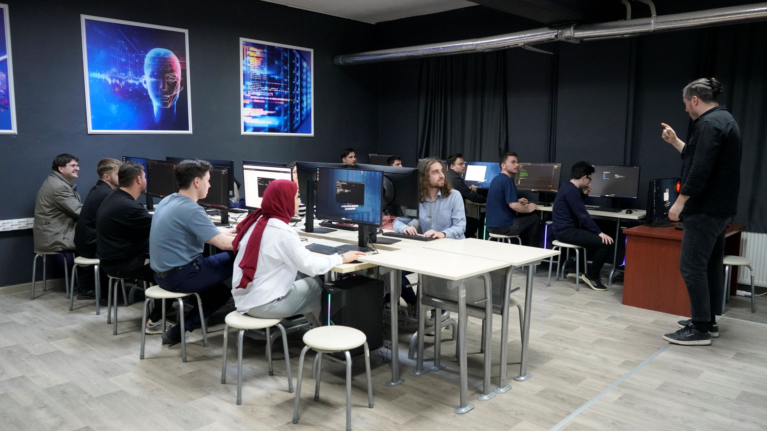 SUBÜ’nün 27 ön lisans programı ilk 5’te yer aldı