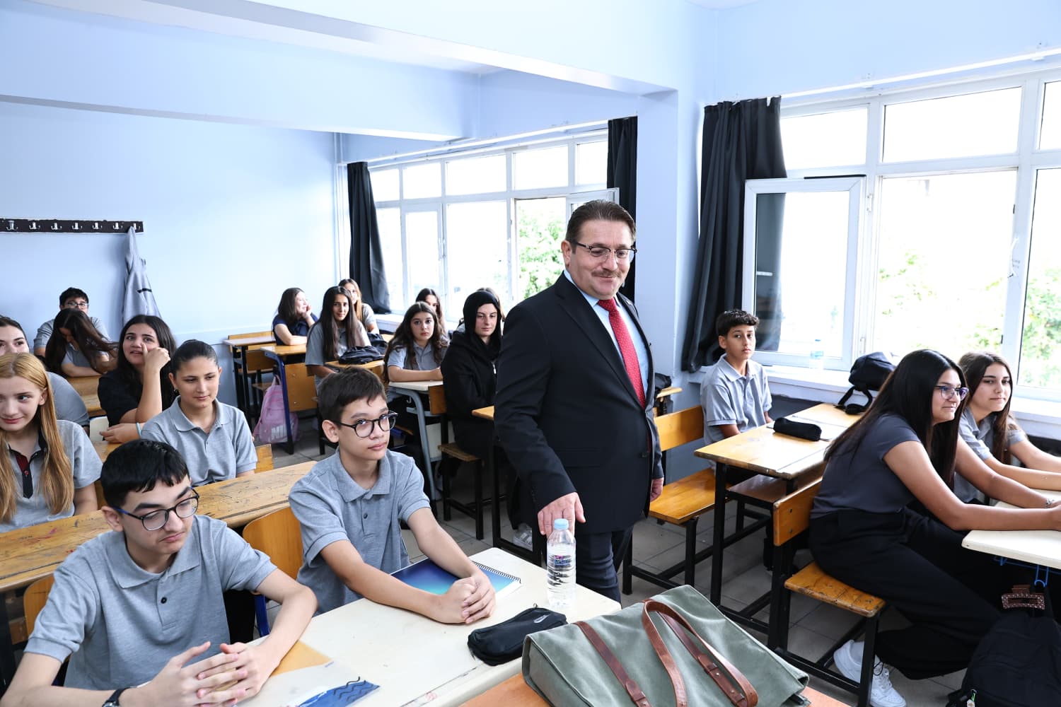 Milli Eğitim Müdürü okullarda