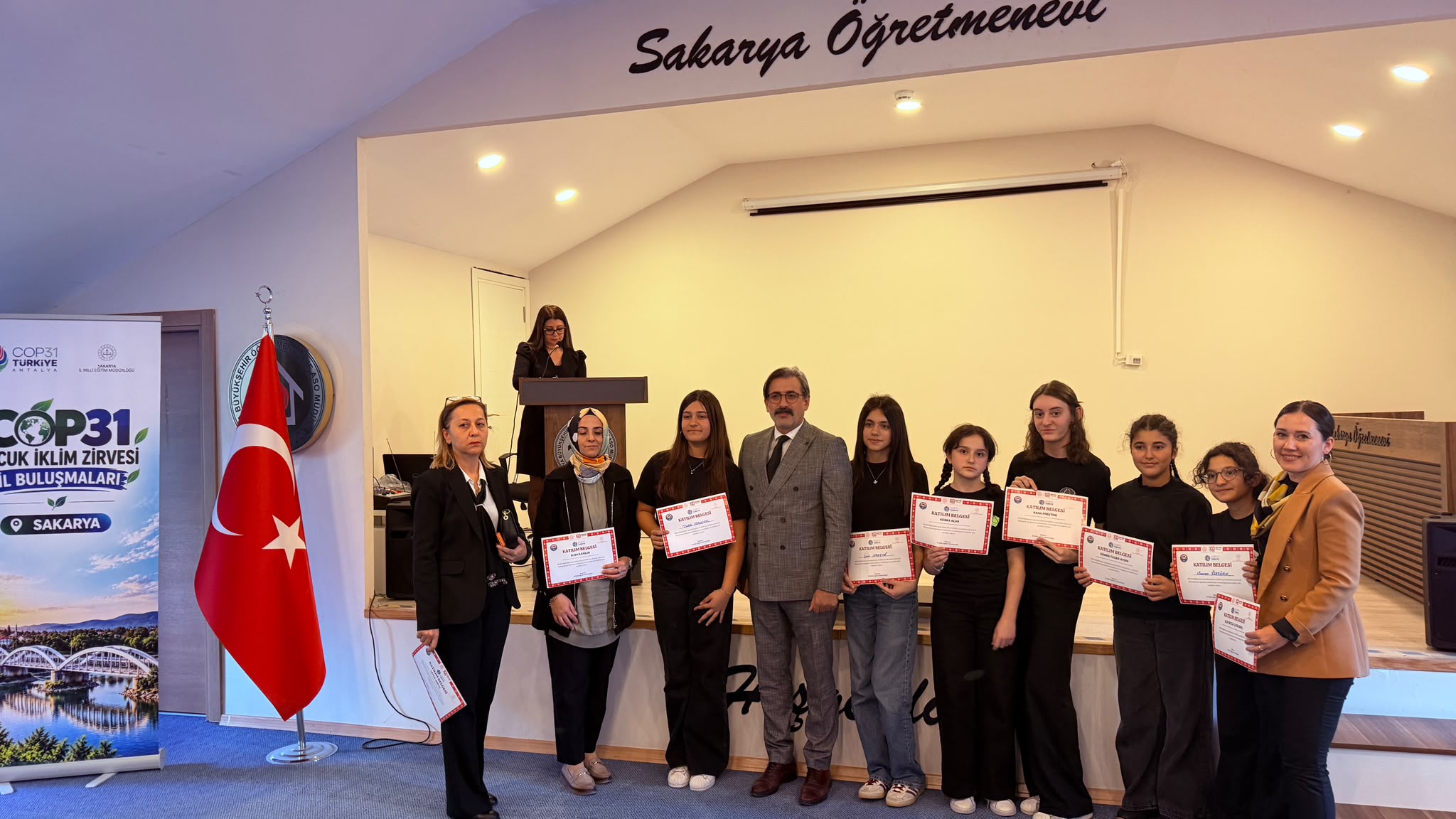 ÇOCUKLAR VE GENÇLER İKLİM GELECEĞİ İÇİN BULUŞTU